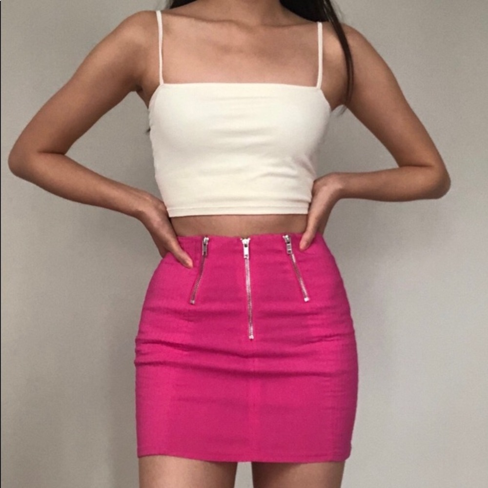 Pink mini skirt with zippers